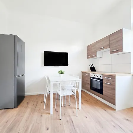 Tolstov - 3 - 30 Min Messe Dus Apartment Duisburg